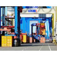 4112_0850 Logistik im Hamburger Hafen - Containertransport auf dem Hafenkai. | 